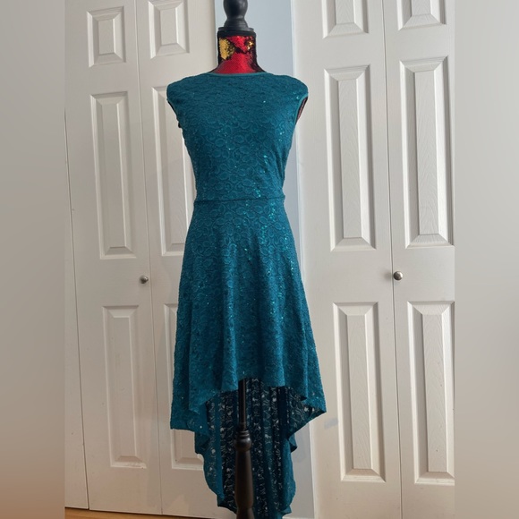 Dress - Picture 4 of 6